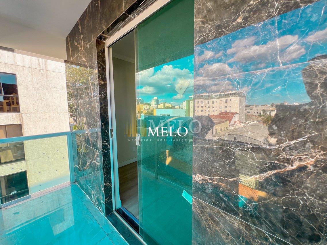Excelente Cobertura à venda no Heliópolis por R$750.000,00 - Belo Horizonte - 