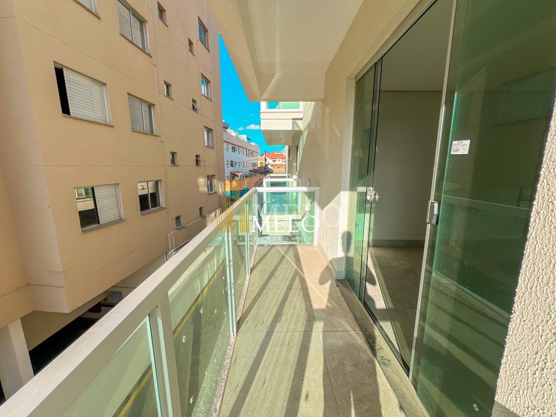 Excelente Cobertura à venda no Heliópolis por R$750.000,00 - Belo Horizonte - 