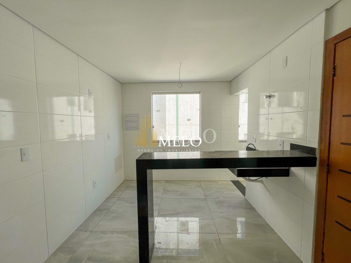 Excelente Cobertura à venda no Heliópolis por R$750.000,00 - Belo Horizonte - 