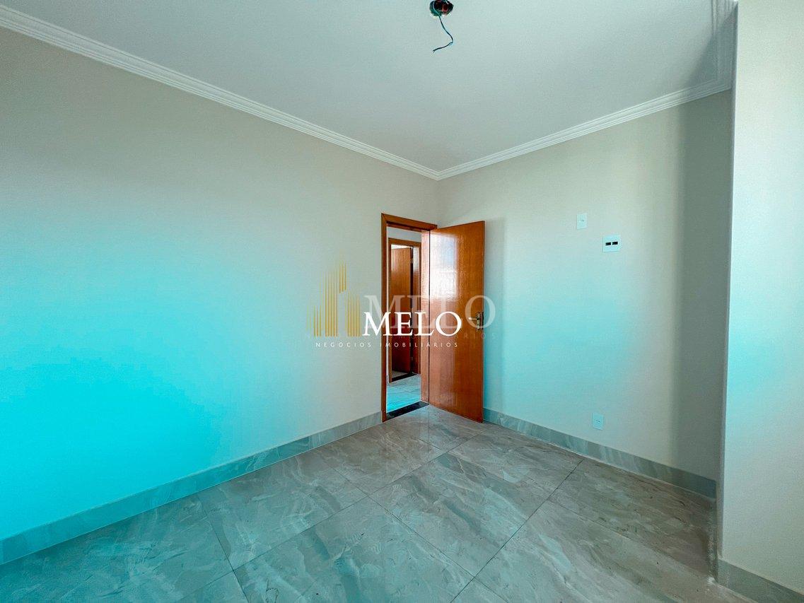 Excelente Cobertura à venda no Heliópolis por R$750.000,00 - Belo Horizonte - 