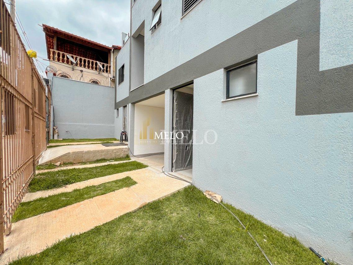Belíssima casa Geminada Duplex a venda no Planalto por R$750.000,00 - Belo Horizonte - 