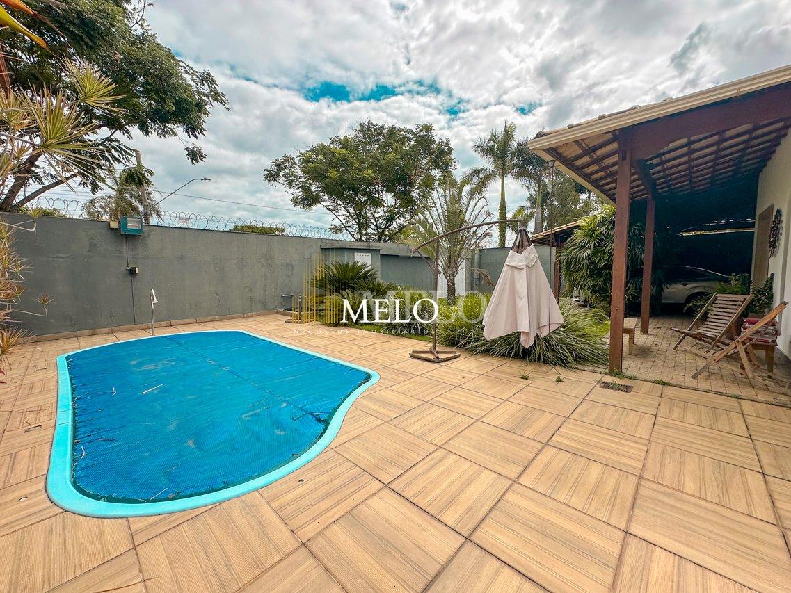 Belíssima casa a venda no Trevo/Pampulha por R$2.000.000,00 - Belo Horizonte - 