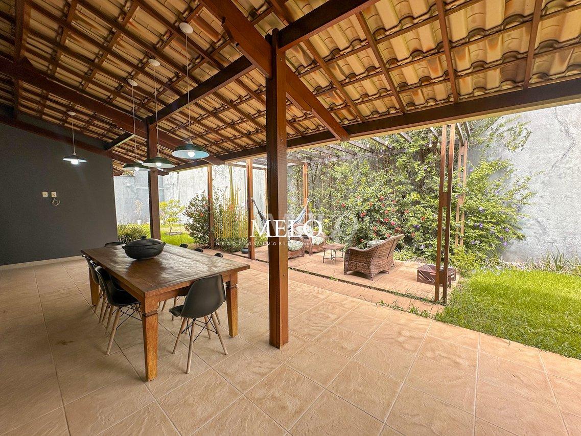 Belíssima casa a venda no Trevo/Pampulha por R$2.000.000,00 - Belo Horizonte - 