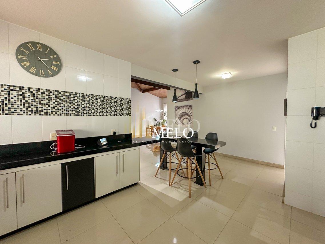Belíssima casa a venda no Trevo/Pampulha por R$2.000.000,00 - Belo Horizonte - 