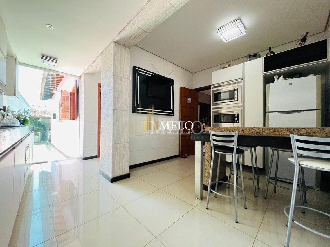 Belíssima casa 04 quartos a venda no Santa Amélia por R$ 1.300.000,00 - Belo Horizonte - 