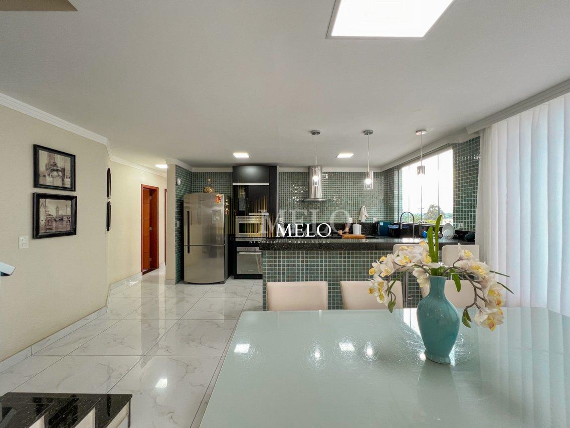 Belíssima casa a venda no TREVO por R$1.420.000,00 - Belo Horizonte - 