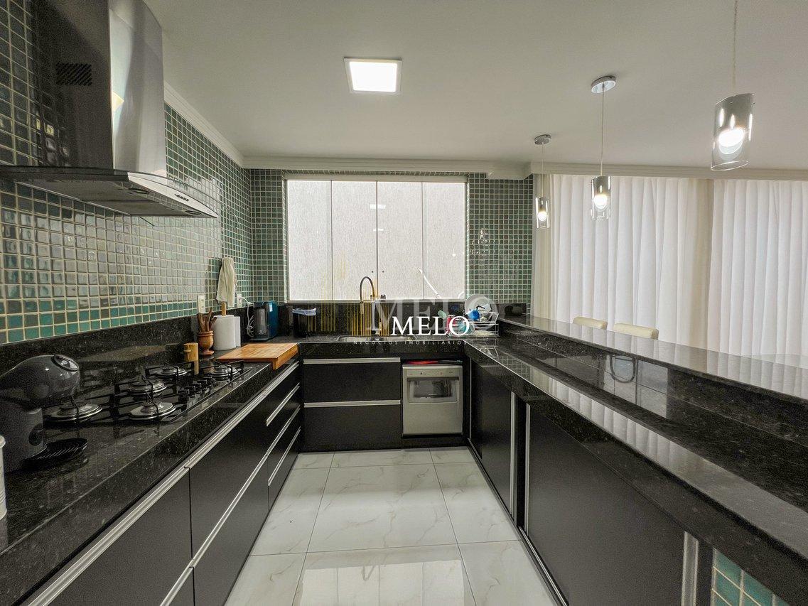 Belíssima casa a venda no TREVO por R$1.420.000,00 - Belo Horizonte - 