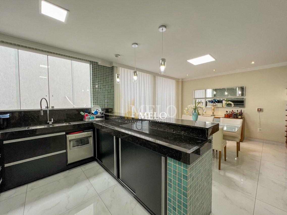 Belíssima casa a venda no TREVO por R$1.420.000,00 - Belo Horizonte - 