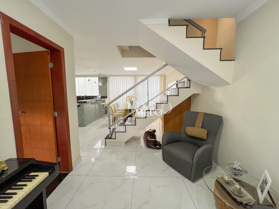 Belíssima casa a venda no TREVO por R$1.420.000,00 - Belo Horizonte - 