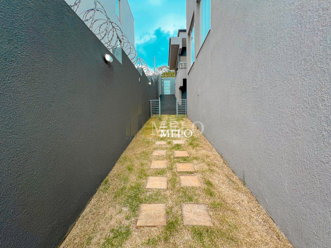 Belíssima casa a venda no TREVO por R$1.420.000,00 - Belo Horizonte - 