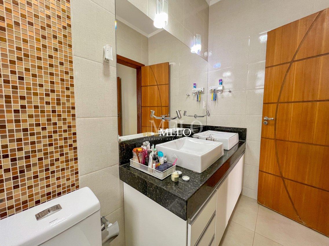 Belíssima casa a venda no TREVO por R$1.420.000,00 - Belo Horizonte - 