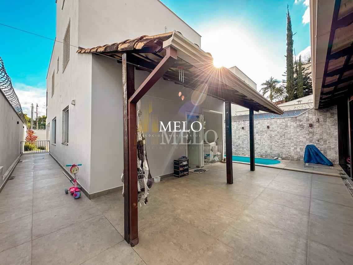 Belíssima casa de dois pavimentos a venda no Trevo por R$ 1.390.000,00 - Belo Horizonte - 