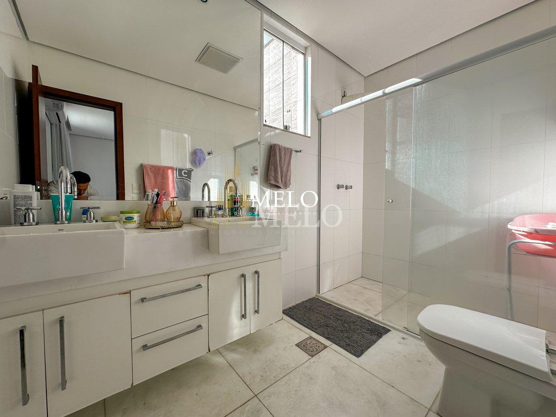 Belíssima casa de dois pavimentos a venda no Trevo por R$ 1.390.000,00 - Belo Horizonte - 