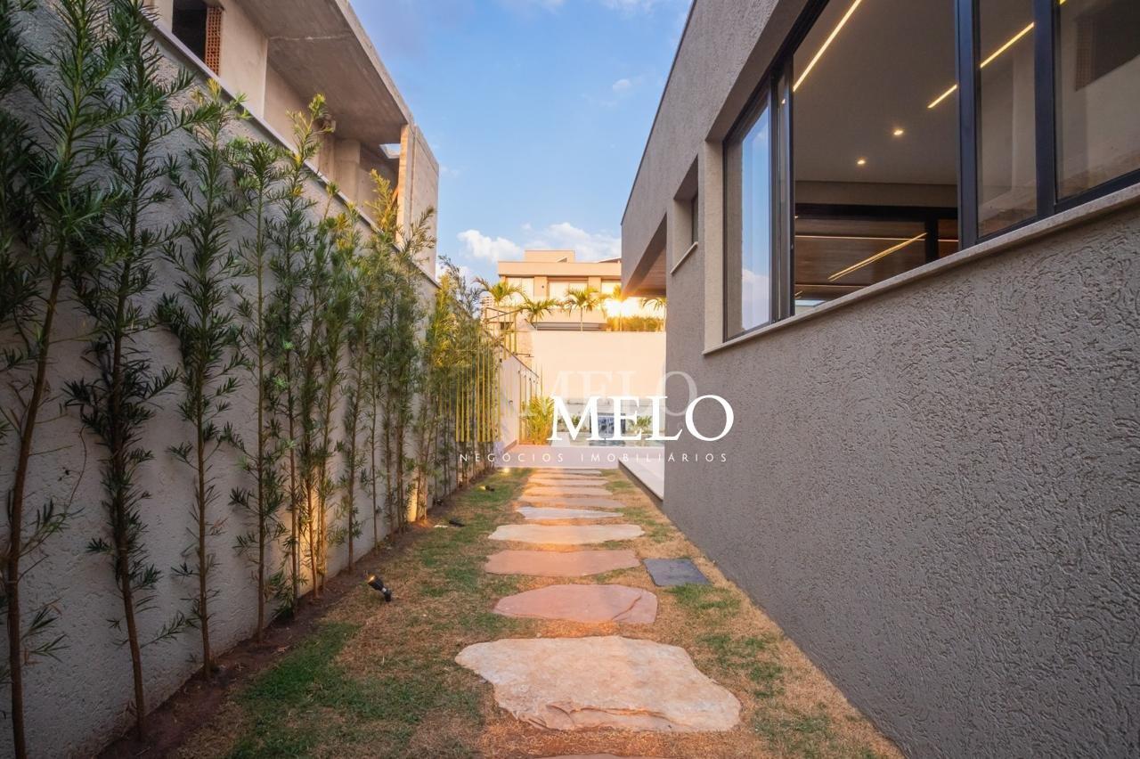 Belíssima casa à Venda no condomínio Alphaville Lagoa dos Ingleses R$2.990.000,00 - Nova Lima - 