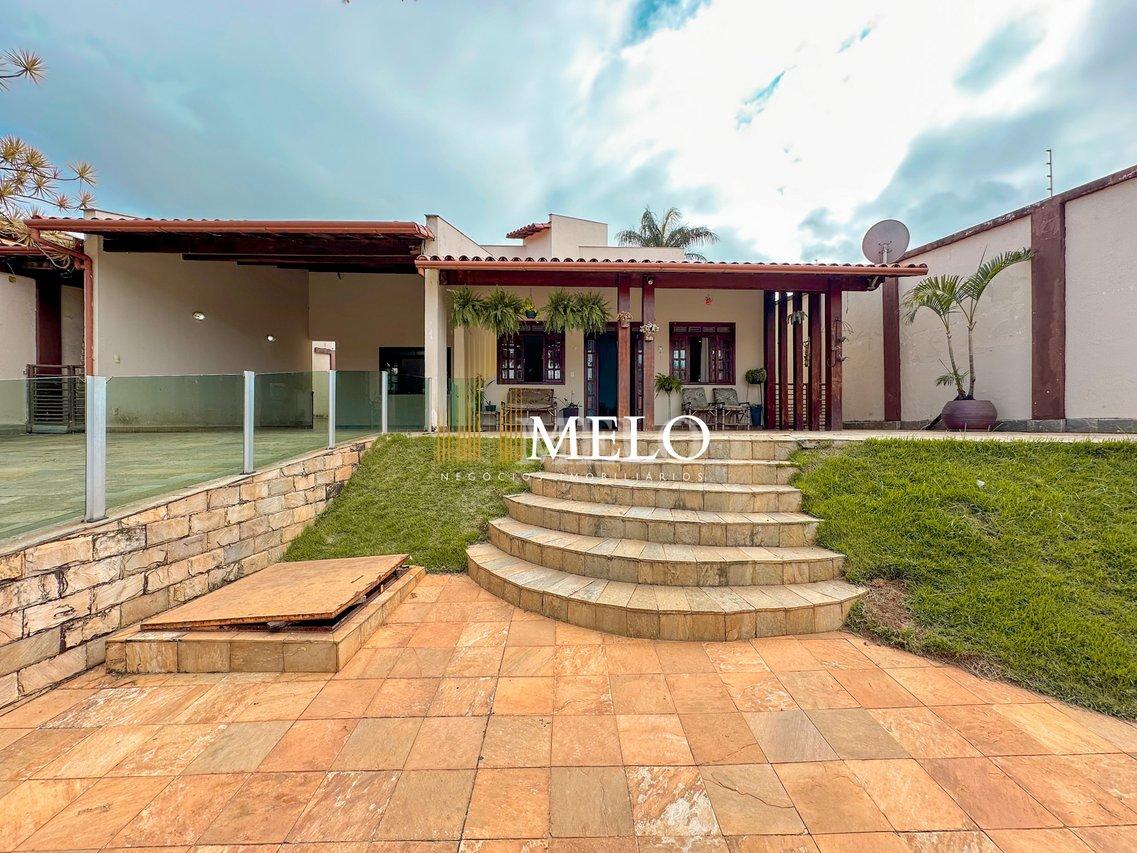 Casa com 3 Quartos e 3 banheiros à Venda, 326 m² por R$ 1.400.000,00 - Belo Horizonte - 