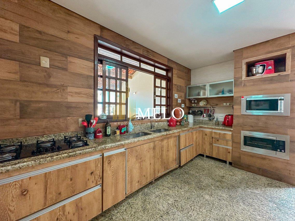 Casa com 3 Quartos e 3 banheiros à Venda, 326 m² por R$ 1.400.000,00 - Belo Horizonte - 