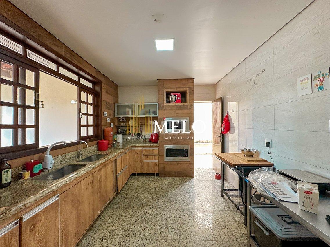 Casa com 3 Quartos e 3 banheiros à Venda, 326 m² por R$ 1.400.000,00 - Belo Horizonte - 