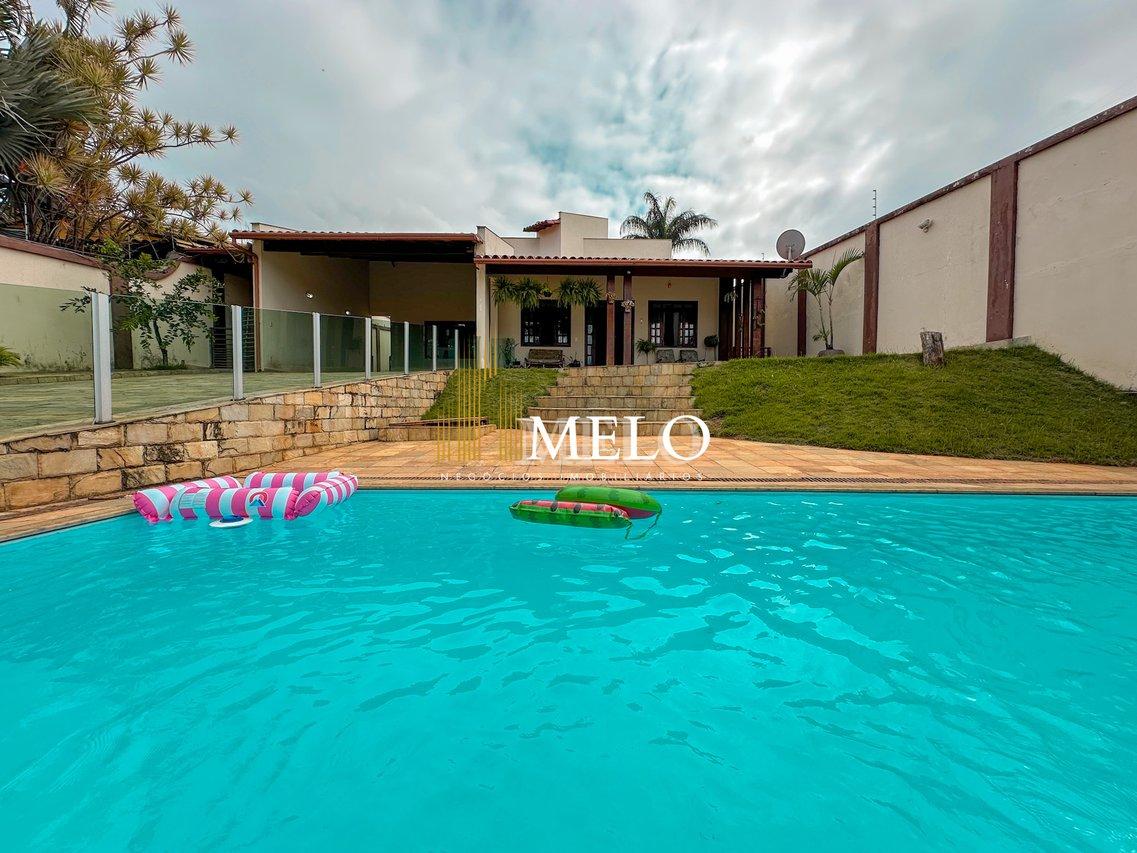 Casa com 3 Quartos e 3 banheiros à Venda, 326 m² por R$ 1.400.000,00 - Belo Horizonte - 