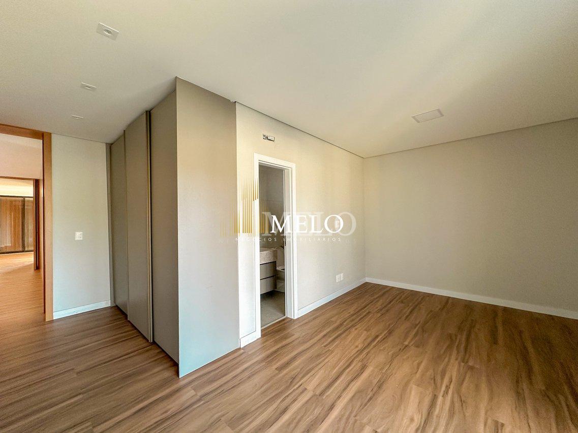 Linda Casa à Venda no Condomínio Alphaville Lagoa dos Ingleses por R$4.990.000,00 - Nova Lima - 