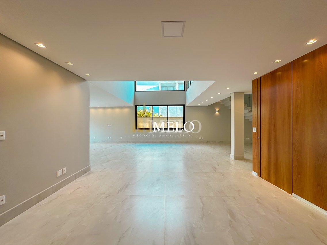 Linda Casa à Venda no Condomínio Alphaville Lagoa dos Ingleses por R$4.990.000,00 - Nova Lima - 