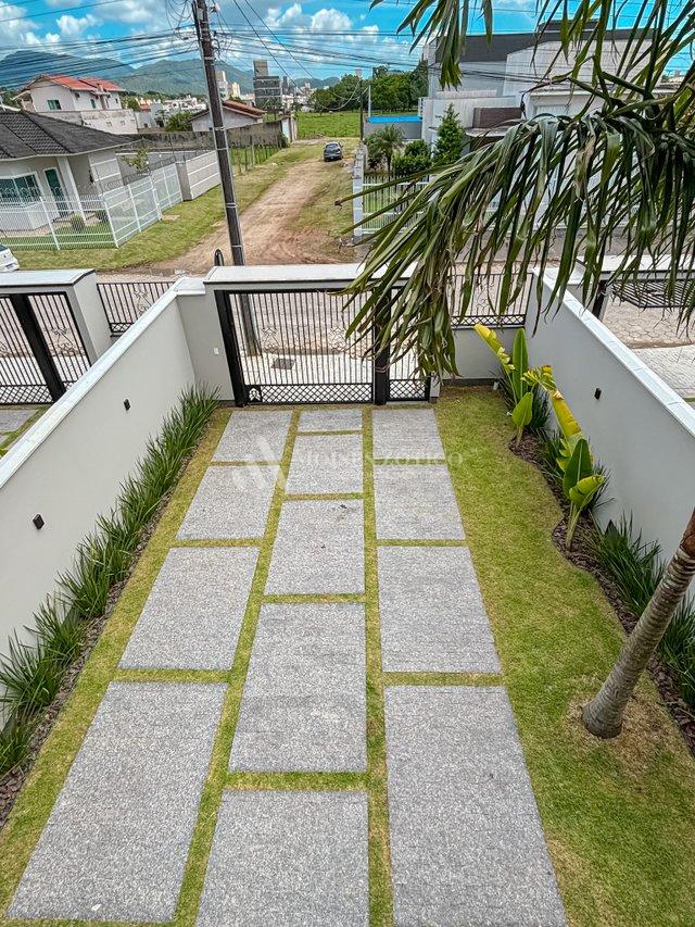 Casa com piscina no bairro Universitário! Rua José João Benatti Tijucas - 