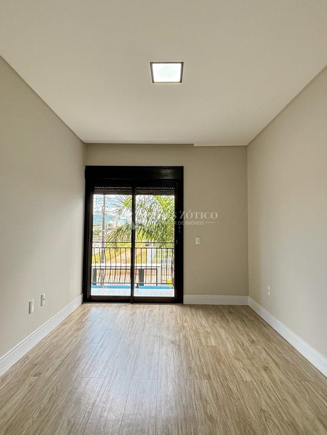 Casa com piscina no bairro Universitário! Rua José João Benatti Tijucas - 