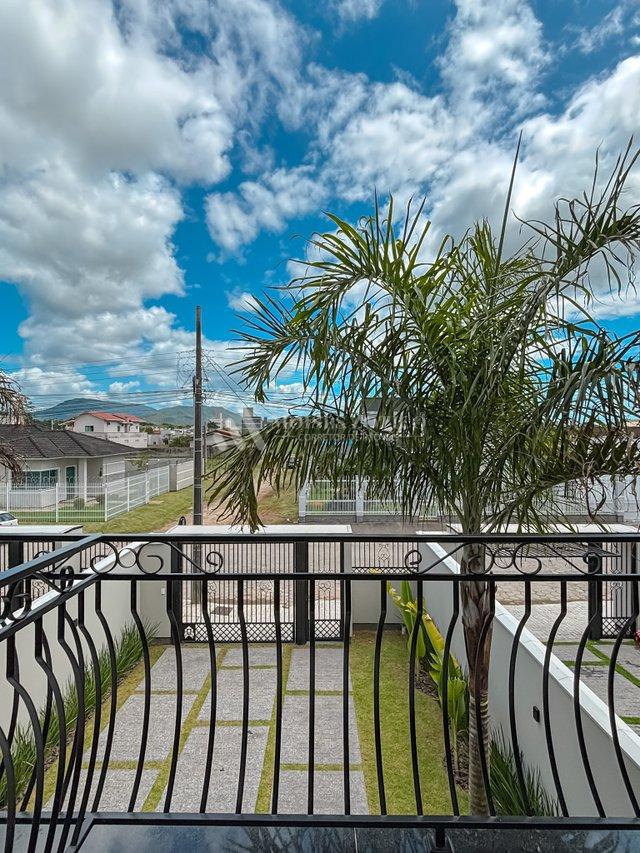 Casa com piscina no bairro Universitário! Rua José João Benatti Tijucas - 
