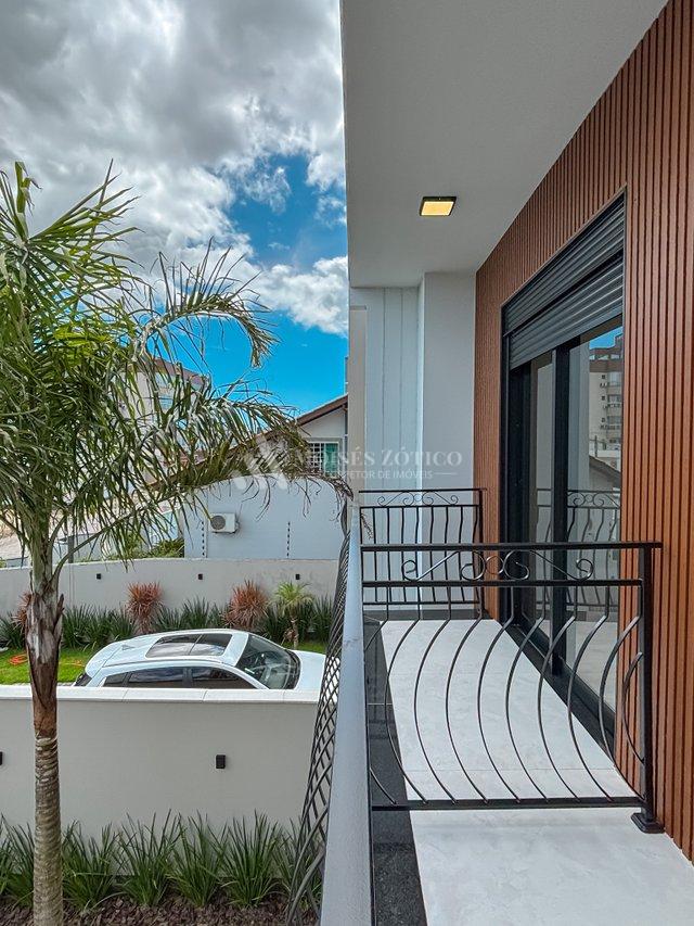 Casa com piscina no bairro Universitário! Rua José João Benatti Tijucas - 