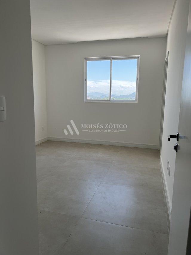 Apartamento de 3 suítes e 3 vagas de garagem em Meia Praia Rua 334 Itapema - 