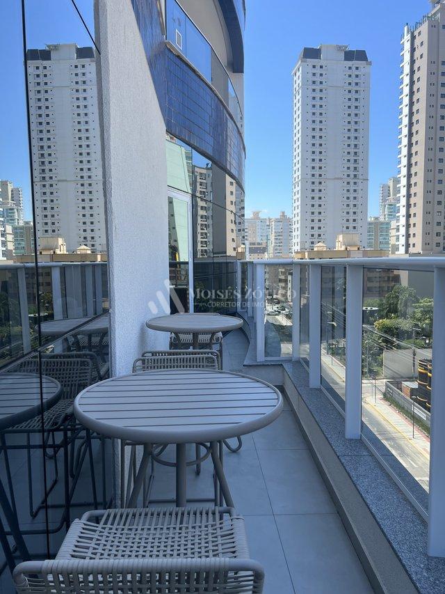 Apartamento de 3 suítes e 3 vagas de garagem em Meia Praia Rua 334 Itapema - 