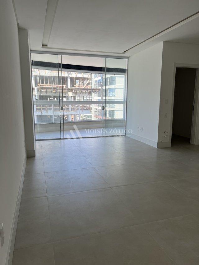 Apartamento de 3 suítes e 3 vagas de garagem em Meia Praia Rua 334 Itapema - 