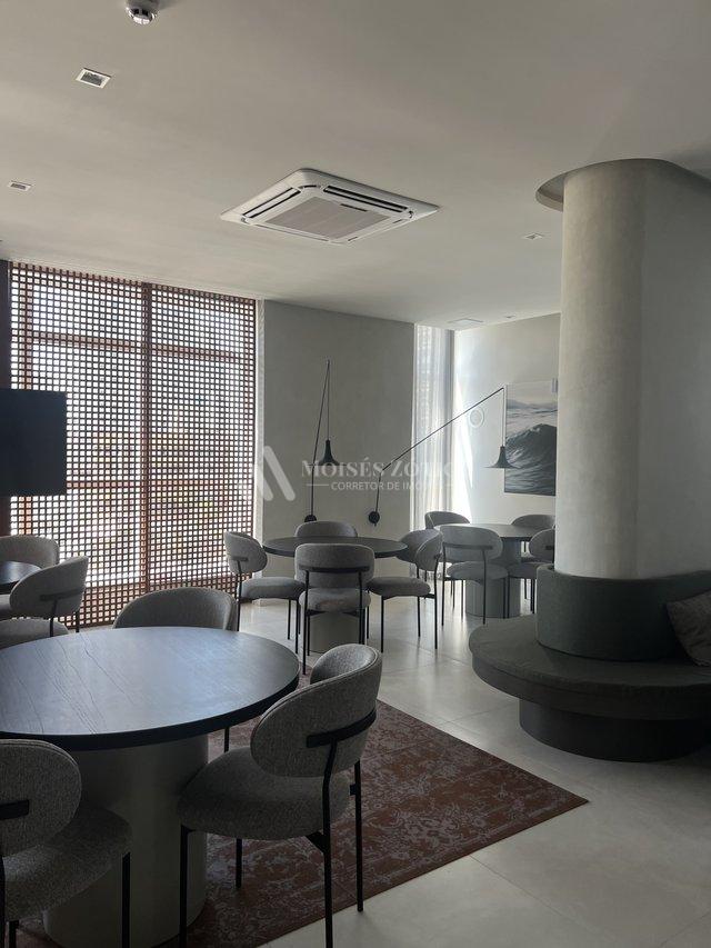 Apartamento de 3 suítes e 3 vagas de garagem em Meia Praia Rua 334 Itapema - 