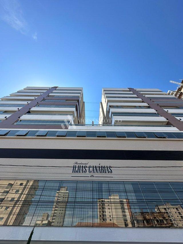 Apartamento de 3 suítes e 2 vagas de garagem em Meia Praia Rua 256 Itapema - 
