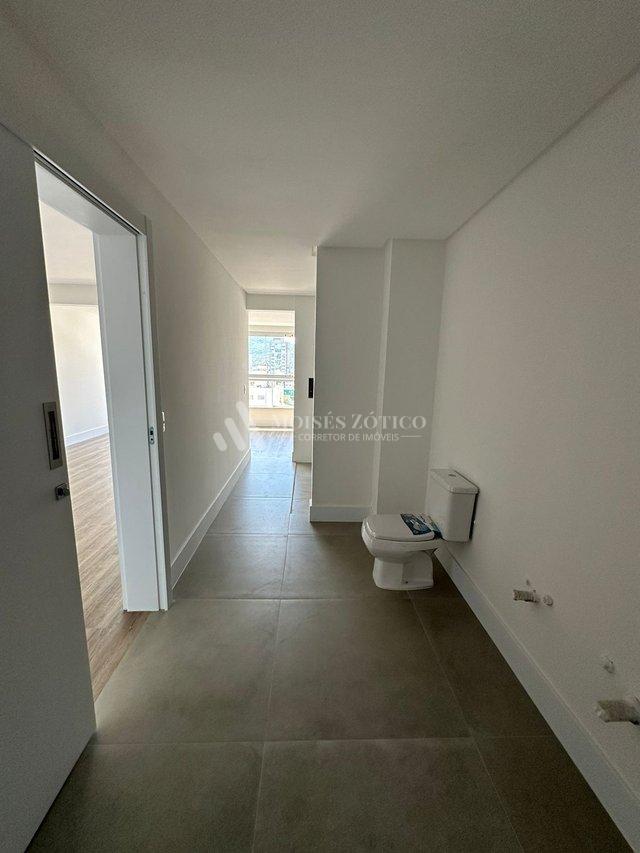 Apartamento de 3 suítes e 2 vagas de garagem em Meia Praia Rua 256 Itapema - 