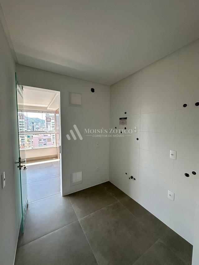 Apartamento de 3 suítes e 2 vagas de garagem em Meia Praia Rua 256 Itapema - 