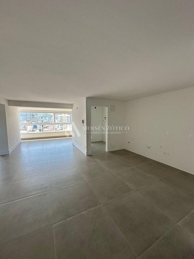 Apartamento de 3 suítes e 2 vagas de garagem em Meia Praia Rua 256 Itapema - 