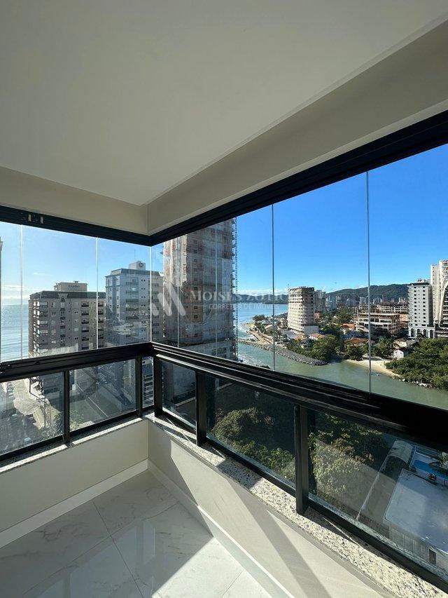 Apartamento de 3 suítes a poucos metros do mar, em Meia Praia Rua 321 Itapema - 
