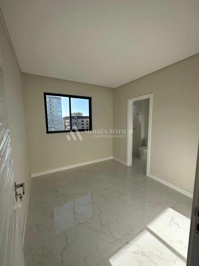 Apartamento de 3 suítes a poucos metros do mar, em Meia Praia Rua 321 Itapema - 