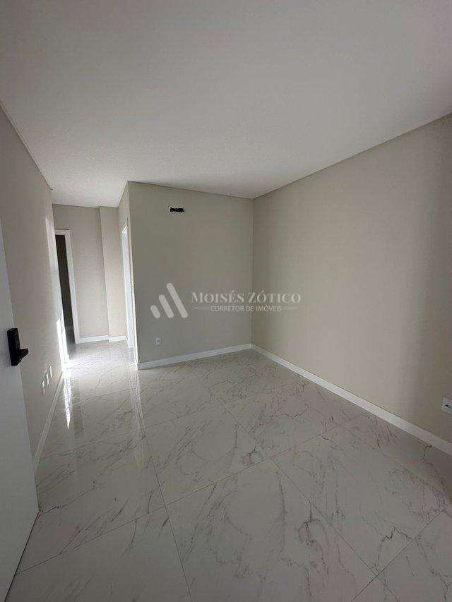 Apartamento de 3 suítes a poucos metros do mar, em Meia Praia Rua 321 Itapema - 