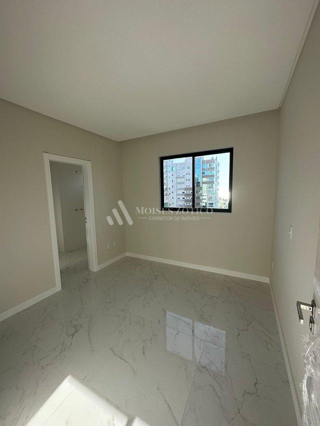 Apartamento de 3 suítes a poucos metros do mar, em Meia Praia Rua 321 Itapema - 