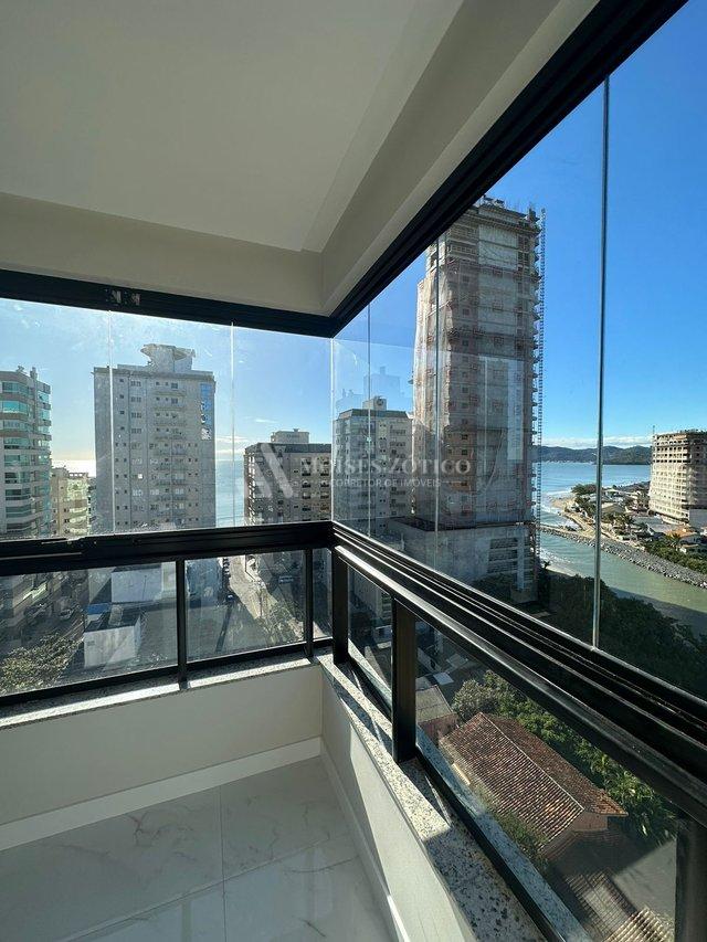 Apartamento de 3 suítes a poucos metros do mar, em Meia Praia Rua 321 Itapema - 