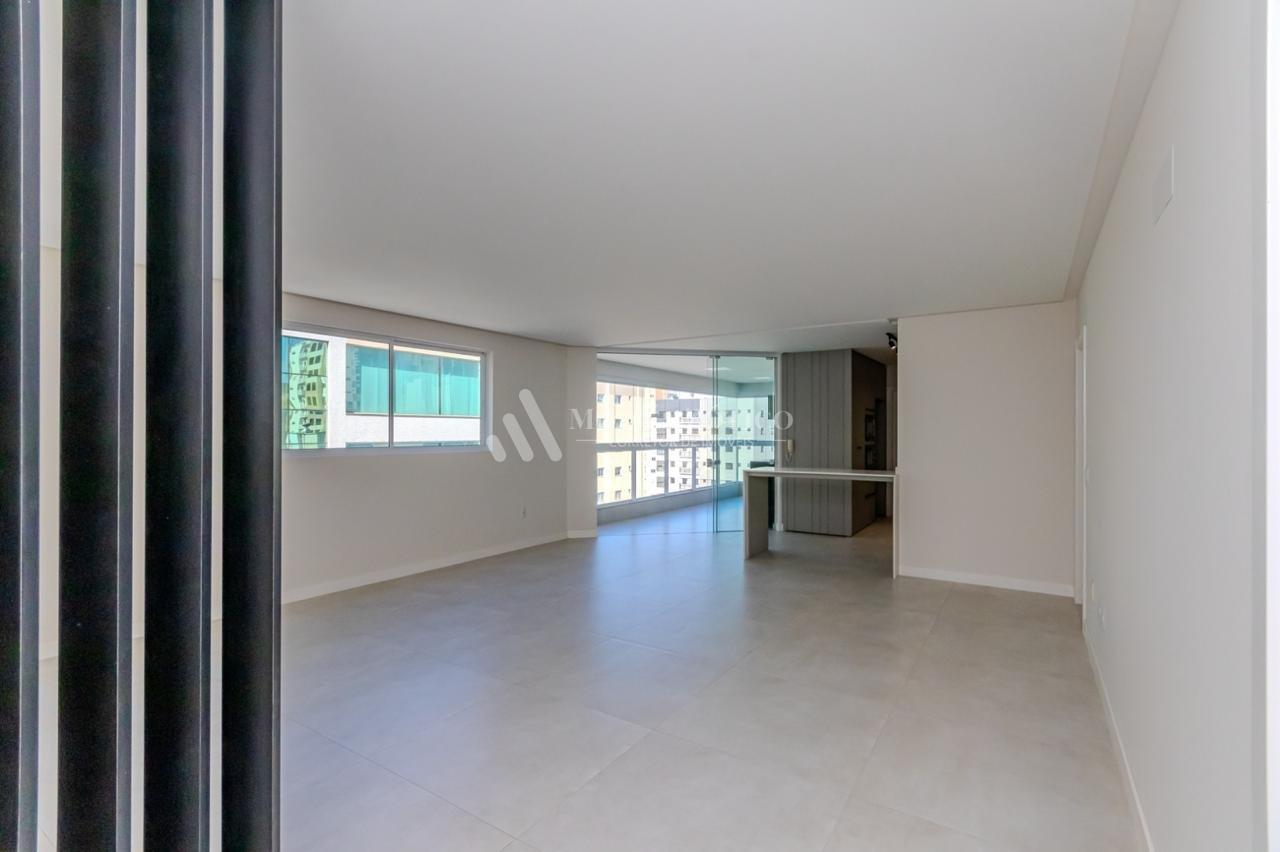 Apartamento semimobiliado de 4 suítes em Meia Praia Rua 234 Itapema - 