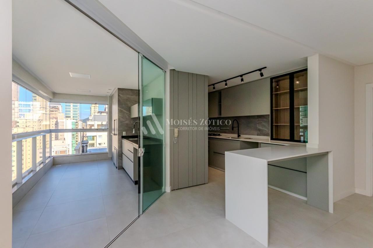 Apartamento semimobiliado de 4 suítes em Meia Praia Rua 234 Itapema - 