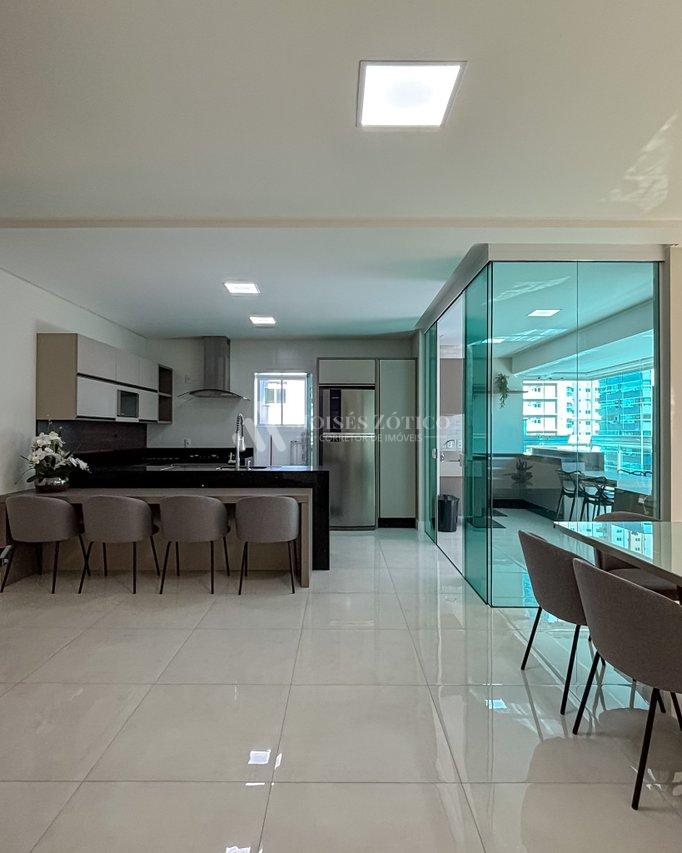Apartamento mobiliado com 4 suítes e 3 vagas de garagem em Meia Praia Rua 256 Itapema - 
