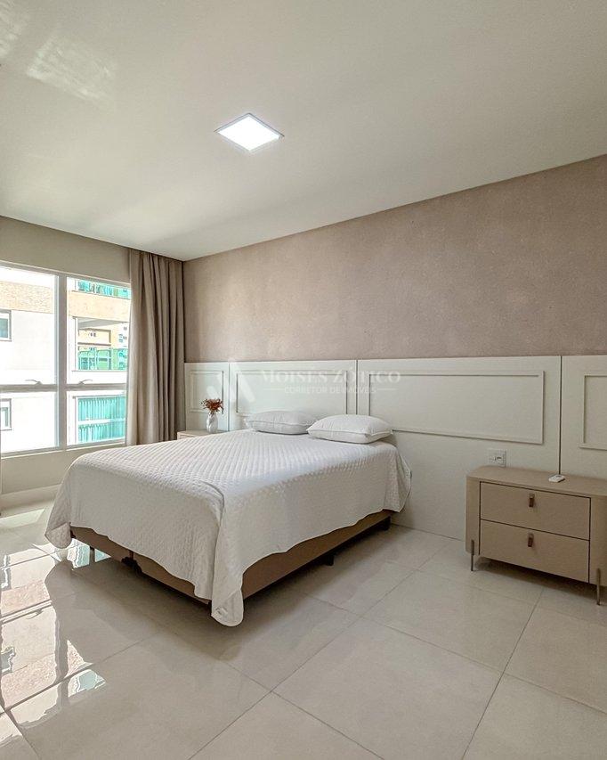 Apartamento mobiliado com 4 suítes e 3 vagas de garagem em Meia Praia Rua 256 Itapema - 