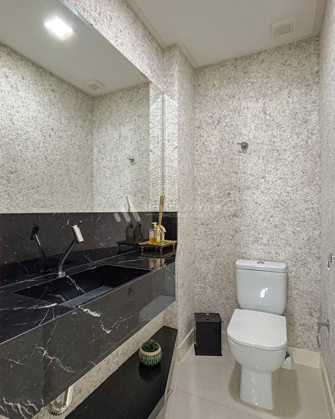 Apartamento mobiliado com 4 suítes e 3 vagas de garagem em Meia Praia Rua 256 Itapema - 
