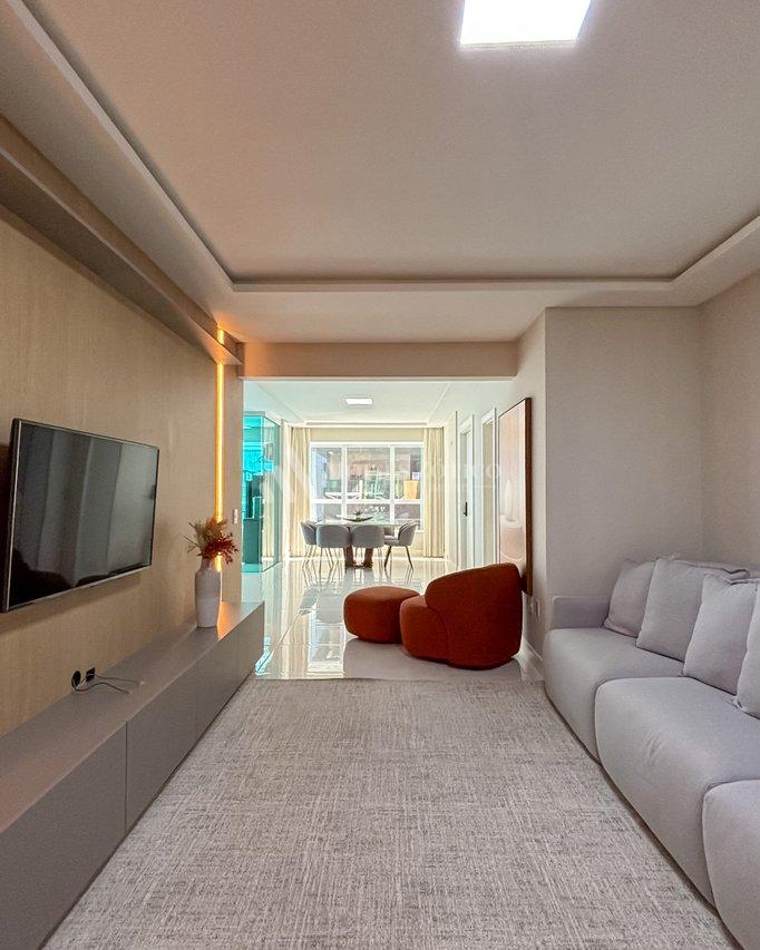 Apartamento mobiliado com 4 suítes e 3 vagas de garagem em Meia Praia Rua 256 Itapema - 