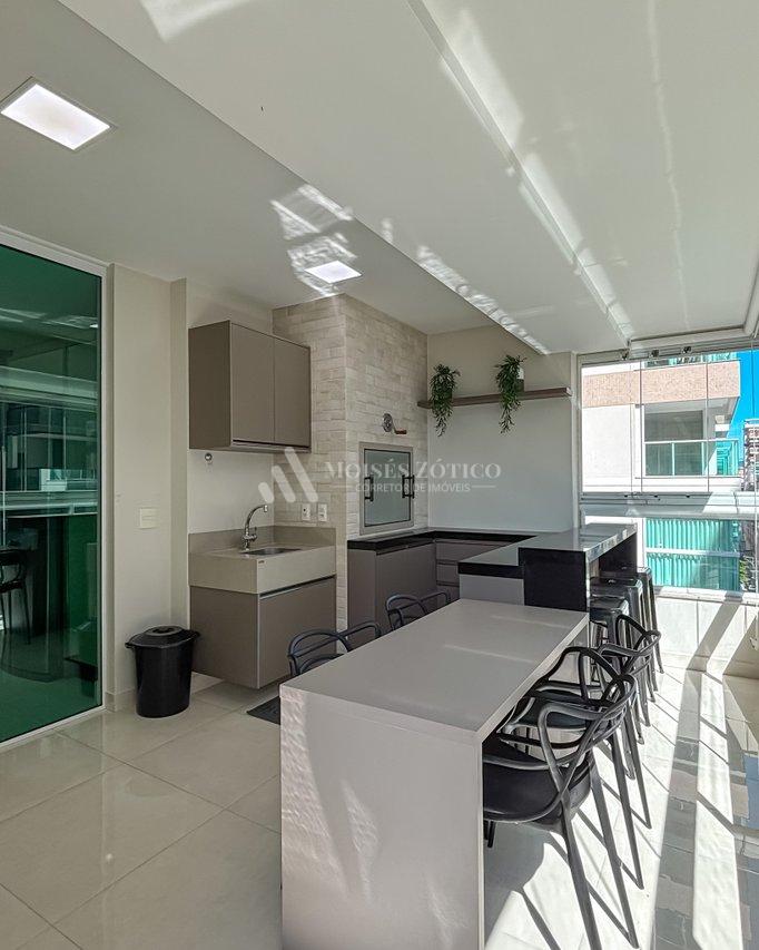 Apartamento mobiliado com 4 suítes e 3 vagas de garagem em Meia Praia Rua 256 Itapema - 