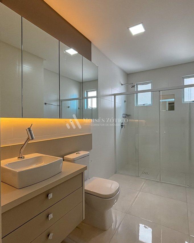 Apartamento mobiliado com 4 suítes e 3 vagas de garagem em Meia Praia Rua 256 Itapema - 