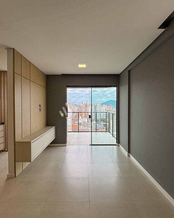 Apartamento semimobiliado com 2 suítes em Itapema Rua 406 E Itapema - 